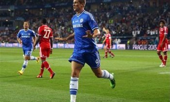 VIDEO: Čech pustil gól, Torres nedohrál, ale Chelsea má z derby bod