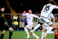 Rozjetý Vlahovič prolomil obranu Lecce a poslal Juventus do čela ligy