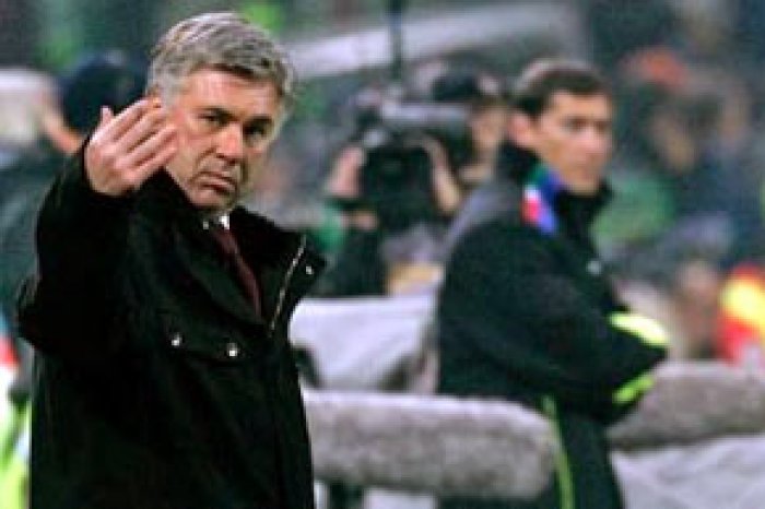 Kouč Ancelotti viní sudího z porážky AC Milán