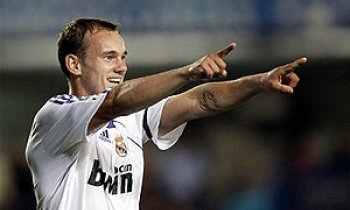 Real vyhrál nad nováčkem, opět se trefil Sneijder