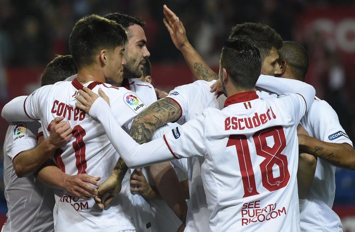 Sevilla vyřadila United, dál jde i AS Řím