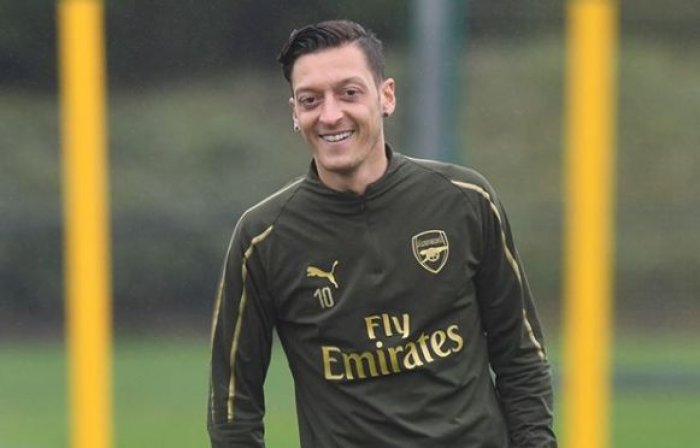 V Arsenalu už o něj nestojí, tři italští titáni by ale Özila brali...