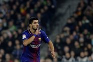 Kdo nahradí Suáreze na Camp Nou? Levné varianty hledejte v Dortmundu a Seville
