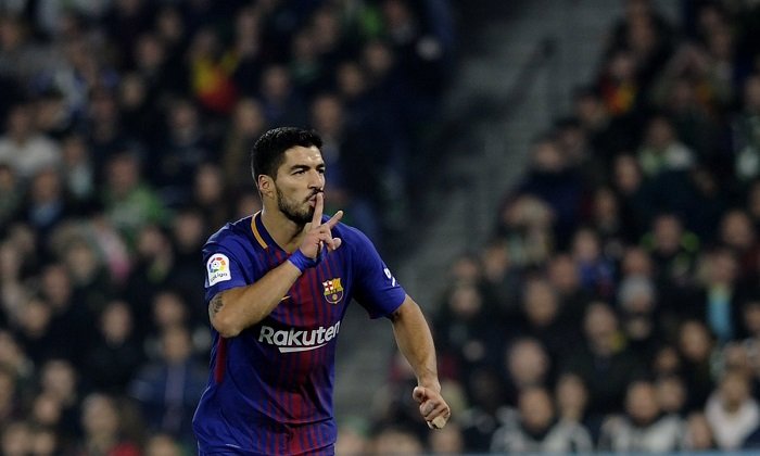 Kdo nahradí Suáreze na Camp Nou? Levné varianty hledejte v Dortmundu a Seville