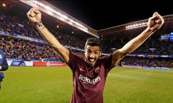 Tři perspektivní tváře, které by mohly nahradit Suáreze na Camp Nou