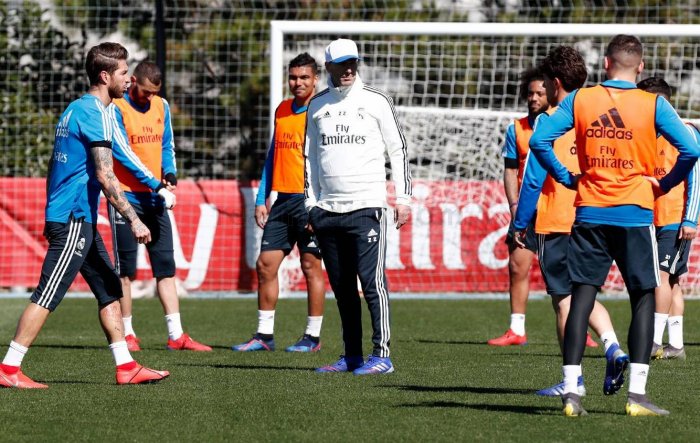 Zidane už proháněl hráče Realu, fandové předvídají krušné časy pro Balea