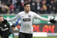 Srbský zázrak v německé lize. Které kluby se v létě poperou o Joviče?
