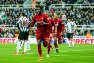 Liverpool bude chtít udržet první pozici, Pukki prověří obranu mistra