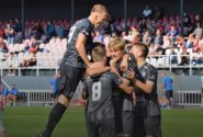 Hradec urval tři body ve Vlašimi, Pardubice po výhře nad Třincem dále vládnou FNL