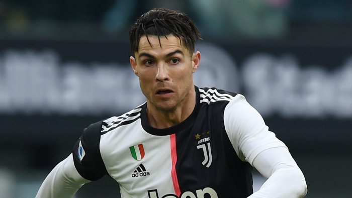 Ronaldo zničil Lazio a opět spasil Juve, Řím remizoval s Interem