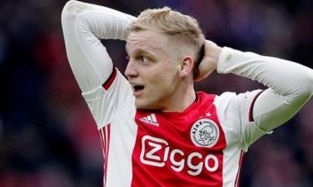 Van de Beek má konečně odejít z Ajaxu. Kam zamíří?