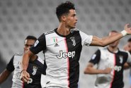 Neapol vstoupila do sezony vítězně, Juventus porazil Sampdorii