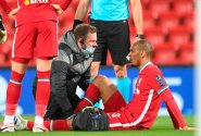 Liverpool riskuje stoperskou zkázu, varuje Aldridge