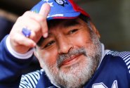 Oslavenec Maradona neviděl výhru svého týmu, po oslavě zamířil ze stadionu rovnou domů