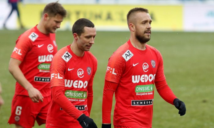 Brno vyrabovalo matnou Opavu, Plzeň zabrala na Baníku, Slavia neměla problém s Jabloncem