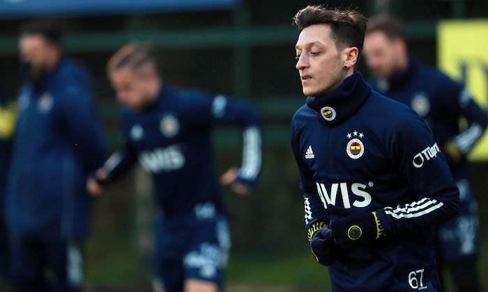 Özil si na první trefu v Süper Lig ještě počká: Jsem smutný, že teď nebudu nic platný, ale mohlo to být i horší