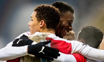 Africká klika trefila Slavii plichtu, po zápasu plném zvratů si z Feyenoordu veze nadějný výsledek
