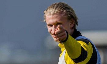 Haaland by ještě vyhřáté místo v Dortmundu opouštět neměl. Příklad si má vzít od Lewandowskiho