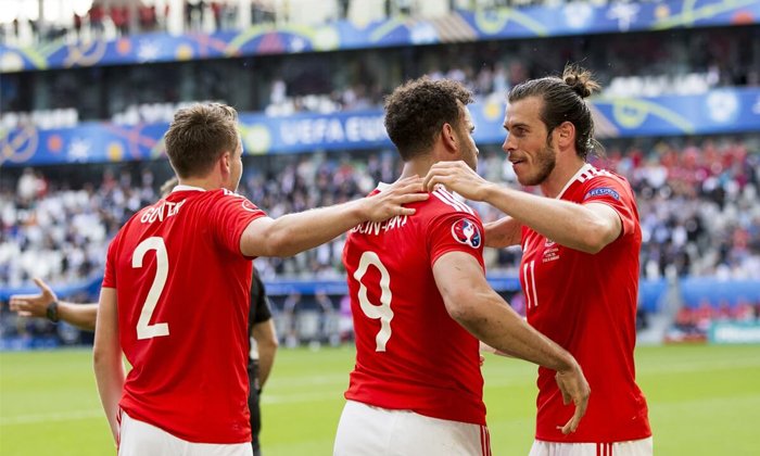Proměněná penalta Balea zachránila Walesu bod, výběr USA ve druhé půli vyhořel