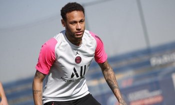 Neymar si stále drží místo mezi třemi nejlépe vydělávajícími fotbalisty planety