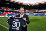 Podcast: Messi v Paříži a Barcelona na dně. Přijde Kane do City a dělá Chelsea s Lukakem chybu?