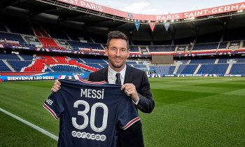 Podcast: Messi v Paříži a Barcelona na dně. Přijde Kane do City a dělá Chelsea s Lukakem chybu?