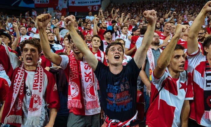Komplikace v boji o Evropskou ligu! Slavia doma s polskou Varšavou jen remizovala