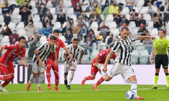Bonucci rozhodl o výhře Juventusu, nezaváhalo ani AC či Inter, Barák přispěl gólem k výhře Verony v Cagliari