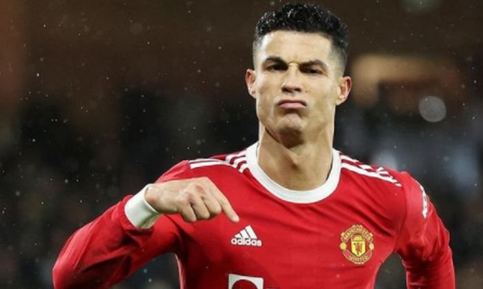 Ronaldo a Fernandes jsou fňukny, kritizuje hvězdy United po ztrátě na Newcastlu Neville