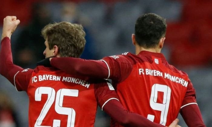 Bayern po šlágru s Dortmundem slaví desátý titul v řadě, Schick pomohl gólem Leverkusenu