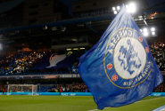 Obchod s Chelsea stále stojí. Britská vláda ještě nepovolila prodej klubu