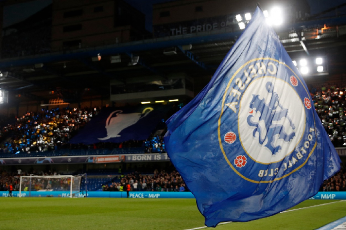 Obchod s Chelsea stále stojí. Britská vláda ještě nepovolila prodej klubu
