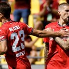 Hložek pomohl Leverkusenu k vítězství, Dortmund zvládl přestřelku proti Augsburgu