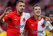 Rozhodčí poškodil Slovácko, Slavia v divoké přestřelce slaví první výhru, v hlavní roli opět Olayinka