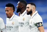 Benzema hattrickem vymazal Valladolid, Barcelona přemohla Elche a kráčí suverénně za titulem