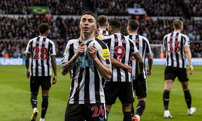 Newcastle slaví díky remíze s Leicesterem postup do Ligy mistrů