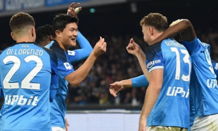 Il Napoli vince a Lecce, l’Inter prolunga la miseria pareggiando con la Salernitana