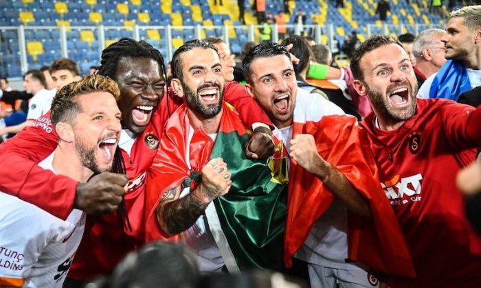 Icardi, Mata, Mertens či Gomis slaví, na turecký trůn usedl opět po čtyřech letech Galatasaray