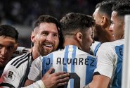 Mistři světa začali třemi body, Messi se mezi nejlepšími střelci jihoamerické kvalifikace dotáhl na Suáreze