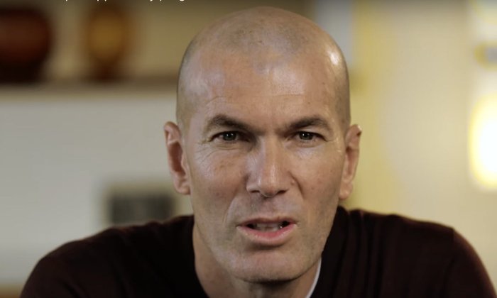 Zidane je pod tlakem. Odmítl nabídku z Alžírska, i když je tři roky bez práce. Na kouče prý tlačí jeho otec
