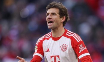 Müller upevňuje status legendy. V Bayernu podepisuje další smlouvu, úleva i pro Kanea
