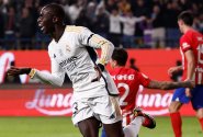 Madridské derby nabídlo 8 gólů, po přitažlivé bitvě si v Rijádu vybojoval místenku do finále Superpoháru Real