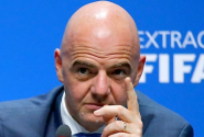 Šéf FIFA chce trestat rasistické chování fanoušků automatickou kontumací