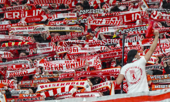 Spokojení fanoušci. Německý ligový fotbal kvůli protestům zůstává bez investora