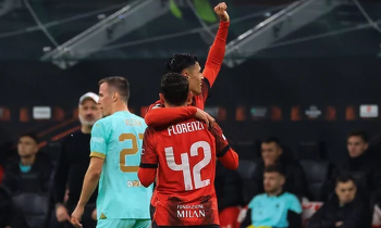 Slavia prohrála v osmifinále Evropské ligy divokou přestřelku v Miláně. Sparta schytala v bitvě s Liverpoolem debakl