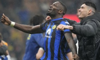Hotovo! Inter Milán vyhrál vyhrocené derby s AC a slaví mistrovský titul. Padly tři červené karty